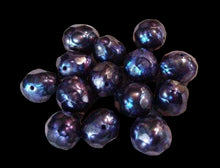 Load image into Gallery viewer, 7 Fantastic Faceted Indigo FW Pearl Beads 004506
