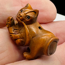 Load image into Gallery viewer, Kitty Cat Crouching Signed Netsuke Bead | 1 Netsuke Bead | | 27x15x19mm | Brown
