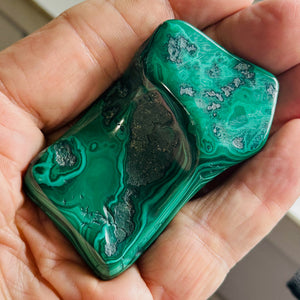 Malachite 78g Polished Gemstone FreeForm Worry Stone | 40x42x12mm | Green |