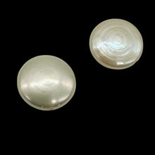 Load image into Gallery viewer, 2 Cool Wedding White FW Coin Pearls 4758
