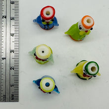 Load image into Gallery viewer, 5 Hand Made Glass Lampwork Robot People 23x25x12mm Beads 7593
