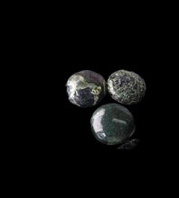 Load image into Gallery viewer, 3 Tsunami Green Sediment Stone Pendant Coin Beads 8562
