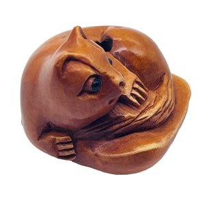 Carved Boxwood Kitty Cat On Clam Shell Ojime/Netsuke Bead | 24x21.5x22mm | Brown