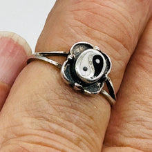 Load image into Gallery viewer, Onyx Mother of Pearl Yin Yang Square Sterling Silver Ring | 7 | White, Black |
