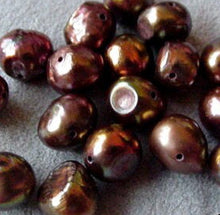 Load image into Gallery viewer, 17 Cocoaberry Nuggety FW Pearls 004471 - PremiumBead Primary Image 1

