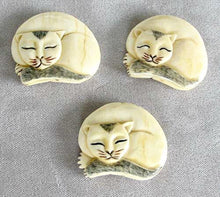 Load image into Gallery viewer, Cozy Carved Kitty Cat Waterbuffalo Bone Bead 4830x - PremiumBead Alternate Image 3
