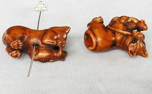 Play Carved Boxwood Cat Kitty with Mouse Ojime/Netsuke Bead | 25x18x8mm | Brown - PremiumBead Alternate Image 3
