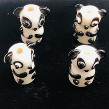 Load image into Gallery viewer, Lampwork Panda Parcel Panda Bears | 20x10x10 mm | White/Black | 6 Beads |
