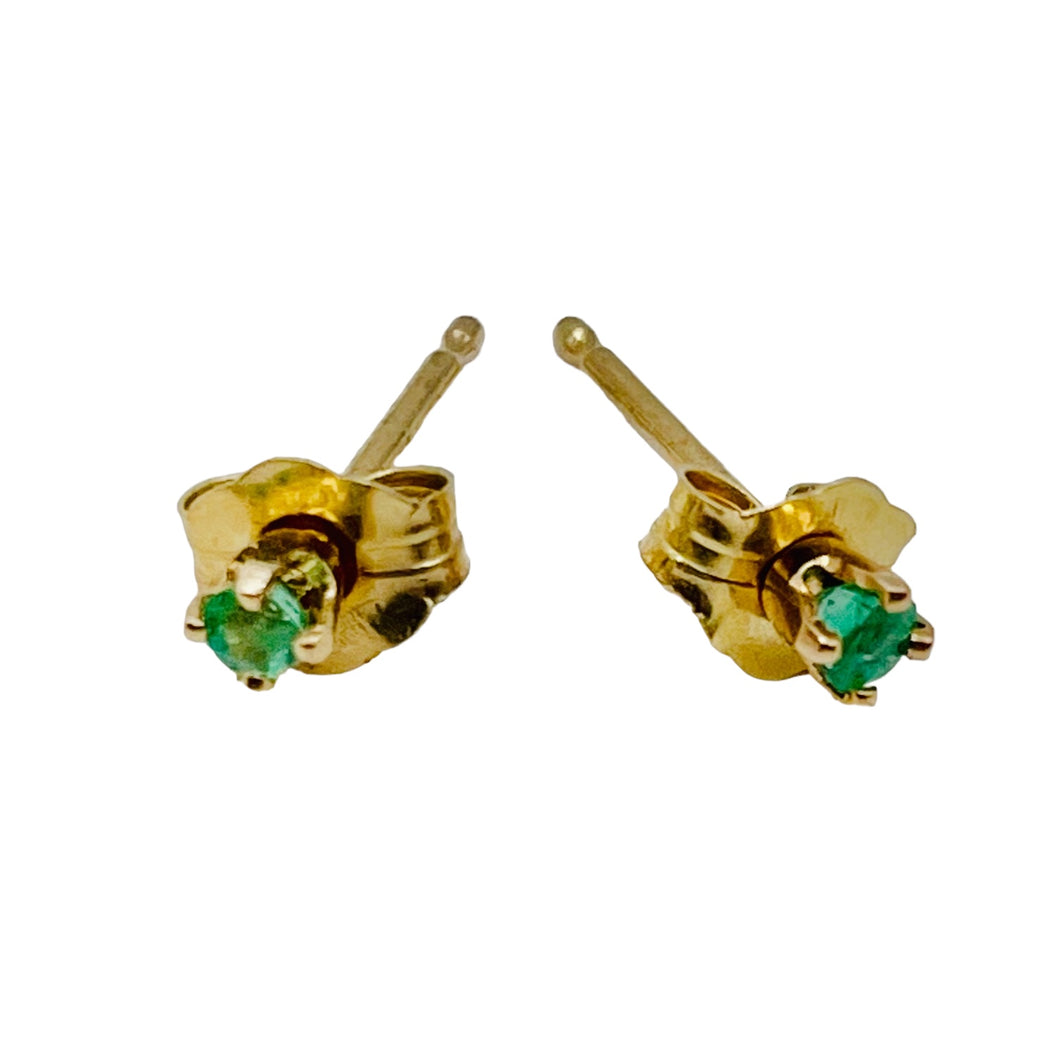 Emerald 14K Gold 2mm Round Stud Earrings | 2mm | Green | 1 Pair |