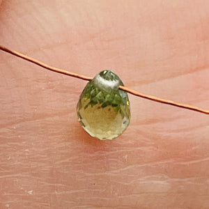 1 Natural Moss Green Sapphire Briolette Bead (6x4.5mm to 8x7mm)9667Al