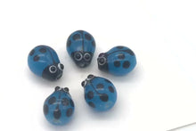 Load and play video in Gallery viewer, Hand Made Glass Lampwork Lady Bug Beads | 14x10mm | Blue | Oval | 5 Beads |
