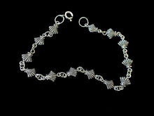 Load image into Gallery viewer, Sealife! Sterling Silver Clam Link 7&quot; Bracelet 9976D - PremiumBead Primary Image 1
