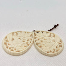 Load image into Gallery viewer, Two &#39;Ode to Spring&#39; Bone Pendant Beads 43x30mm 10800 | 43x30mm | Cream - PremiumBead Alternate Image 2
