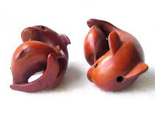 Load image into Gallery viewer, Carved Mommie Dolphin &amp; Baby Boxwood Ojime/Netsuke Bead - PremiumBead Alternate Image 3

