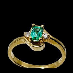 Emerald & White Diamonds Solid 14Kt Yellow Gold Solitaire Ring Size 6 3/4 9982Be
