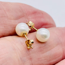 Load image into Gallery viewer, Pearl 14K Gold 7mm Stud Earrings | 1/4 inch | White | 1 Pair |
