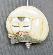 Load image into Gallery viewer, Cozy Carved Kitty Cat Waterbuffalo Bone Bead 4830x - PremiumBead Primary Image 1
