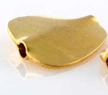 Load image into Gallery viewer, 1 Designer 20x15x3mm Petal 20K Gold 2.58 Gram 9505 - PremiumBead Primary Image 1
