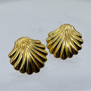 Gold Sea Shell 14K Post Earrings | 5/8" Long | Gold | 1 Pair Earrings |
