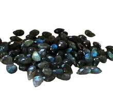Load image into Gallery viewer, 14 Gem Quality Faceted Labradorite Briolette Beads 5532
