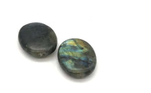 Load and play video in Gallery viewer, Flashy Labradorite Palm Stone | 27x21x8-30x22x8mm, | Oval | 2/parcel |

