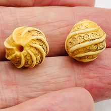Load image into Gallery viewer, Octopus Tentacle Swirl Waterbuffalo Carved Bone Bead 10760B
