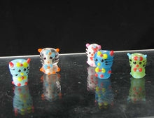 Load image into Gallery viewer, 5 Glass Lampwork Kitty Cat Cartoon Beads 006603 - PremiumBead Primary Image 1
