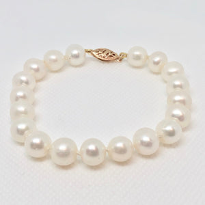 14K Yellow Gold 8.5mm White Near Round Freshwater Pearl Bracelet 402639 - PremiumBead Primary Image 1