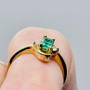 Emerald & White Diamonds Solid 14Kt Yellow Gold Solitaire Ring Size 6 3/4 9982Be
